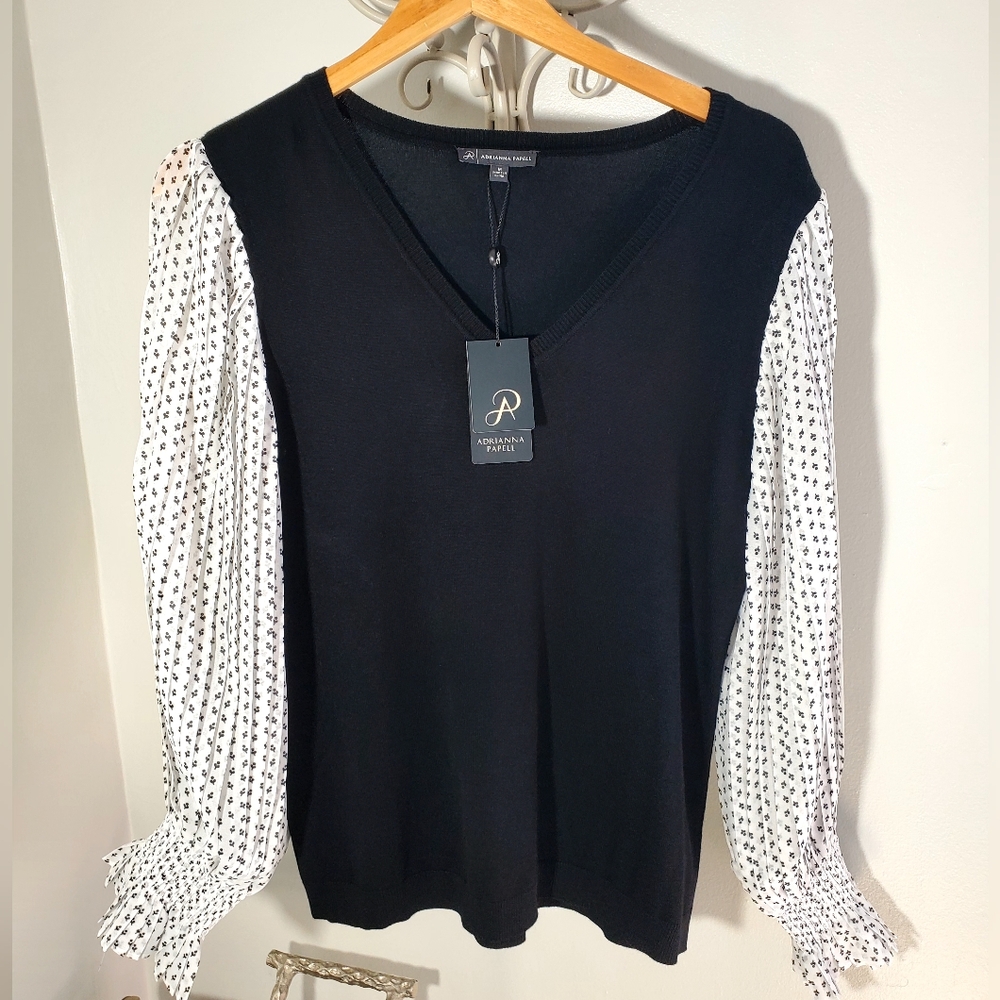 Black & White Printed Pleated Sleeve V-neck Black Sweater size M